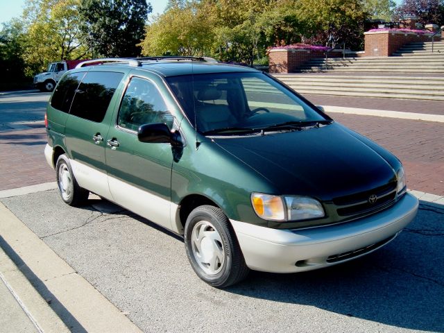 Toyota Sienna 2000 photo 3