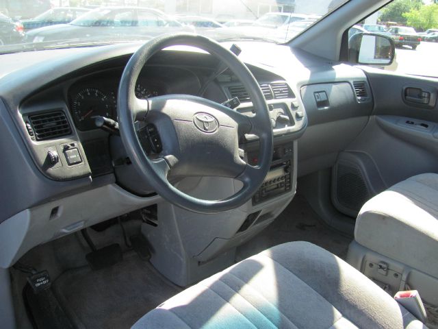 Toyota Sienna 2000 photo 2