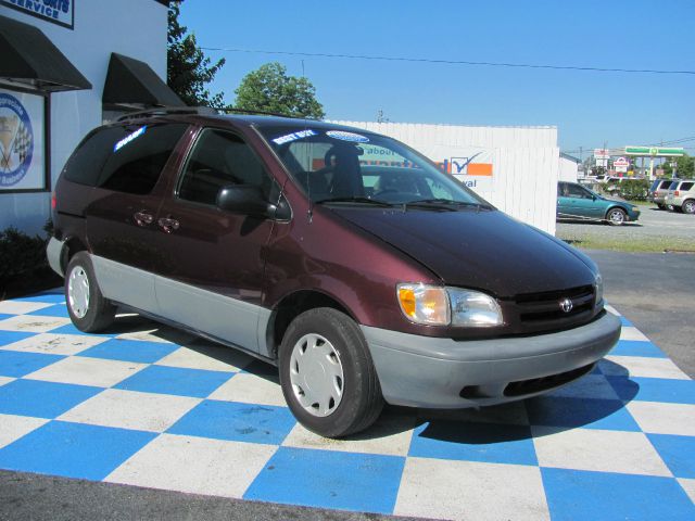 Toyota Sienna 2000 photo 5