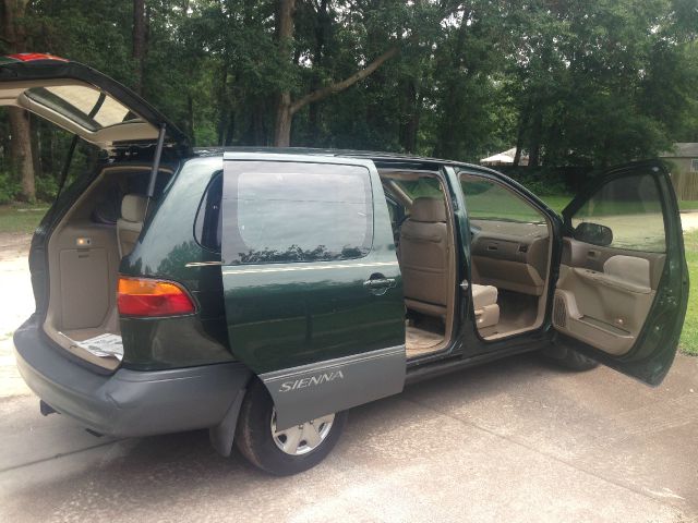 Toyota Sienna 2000 photo 14