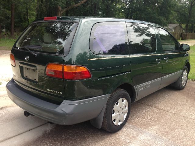 Toyota Sienna 2000 photo 41