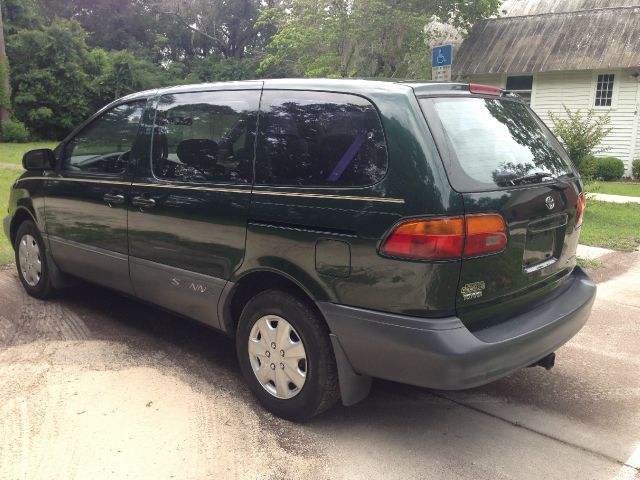 Toyota Sienna 2000 photo 44