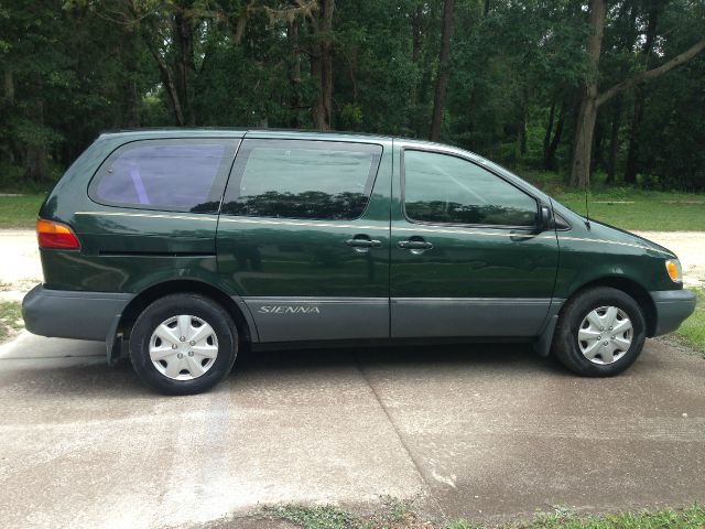 Toyota Sienna 2000 photo 46