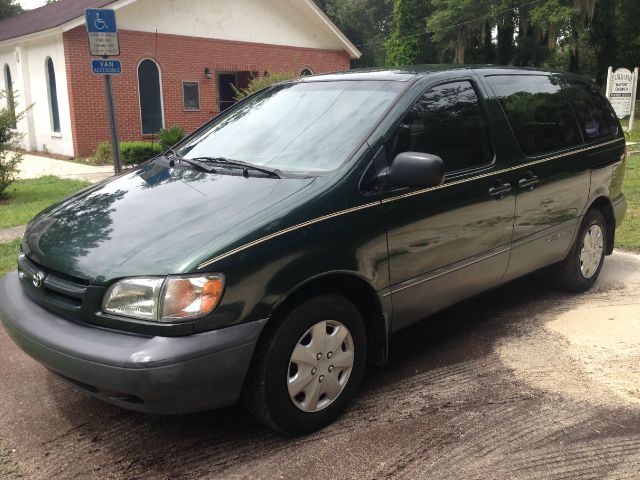 Toyota Sienna 2000 photo 50