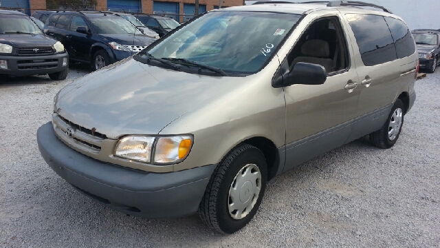 Toyota Sienna 2000 photo 3