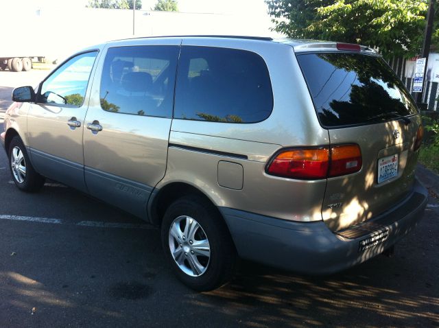 Toyota Sienna SEL Sport Utility 4D MiniVan