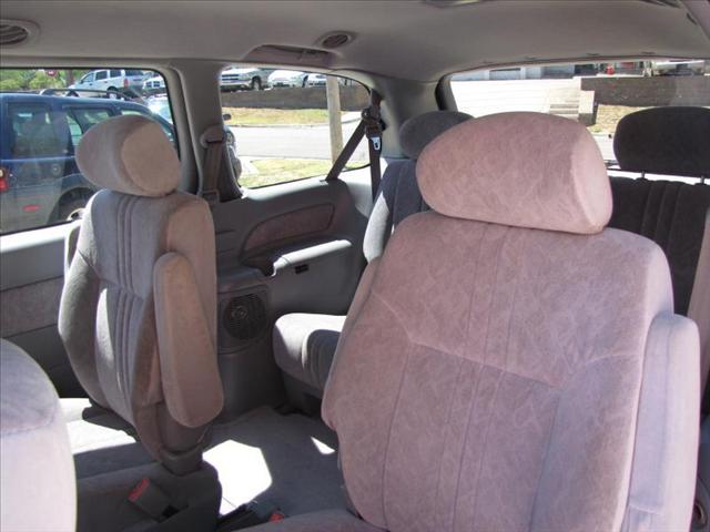 Toyota Sienna 2000 photo 3