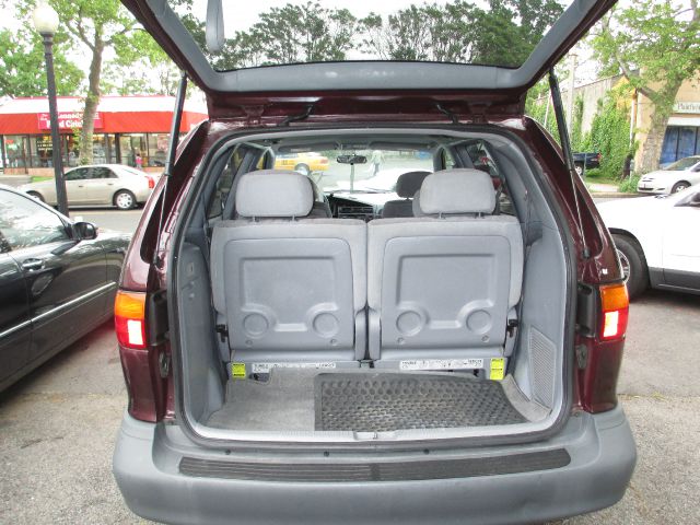 Toyota Sienna 2000 photo 12