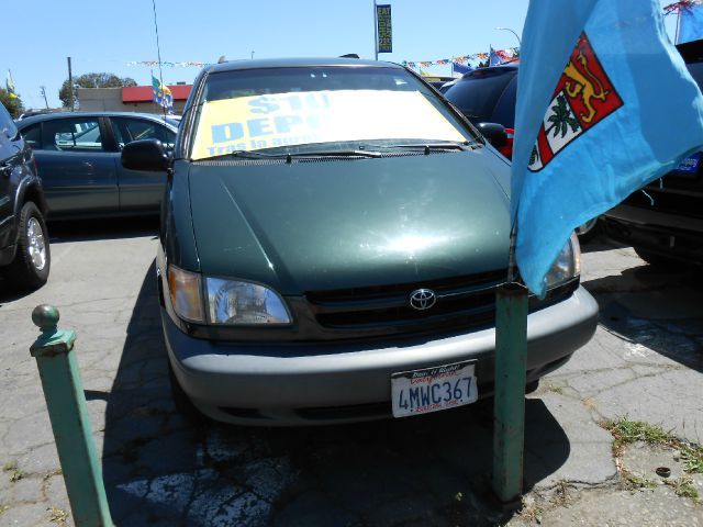 Toyota Sienna SEL Sport Utility 4D MiniVan