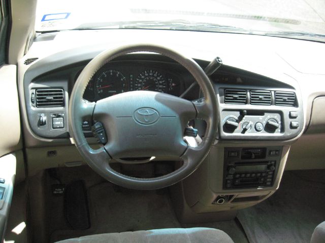 Toyota Sienna 2000 photo 15