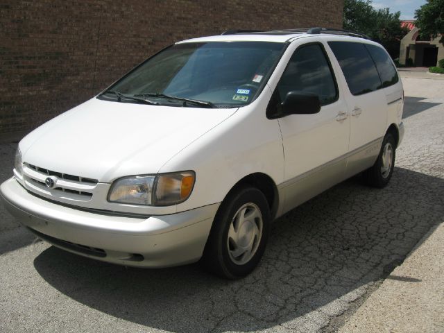 Toyota Sienna 2000 photo 17