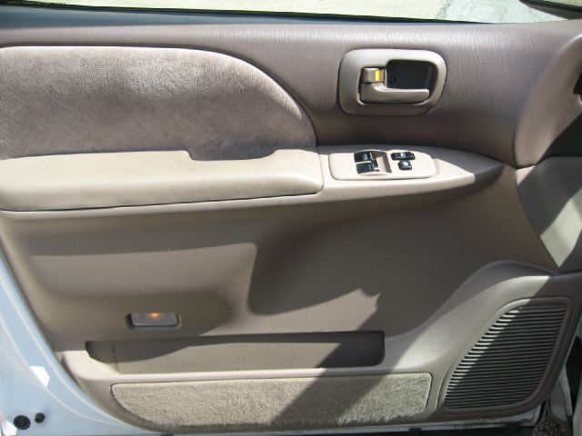 Toyota Sienna 2000 photo 20