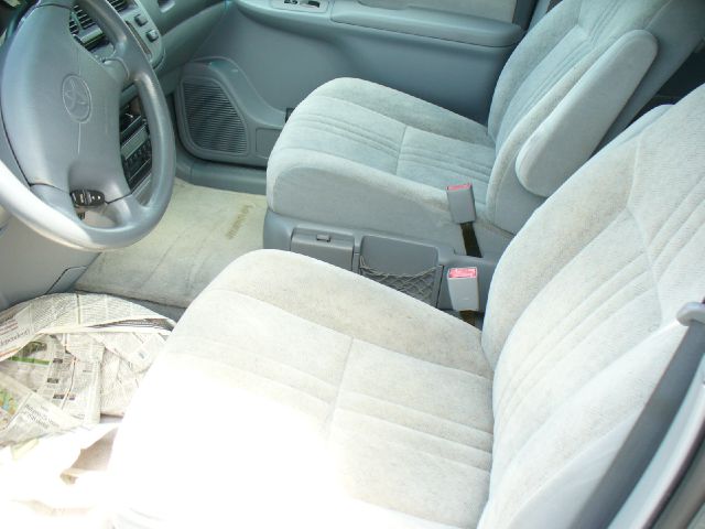 Toyota Sienna 2000 photo 2