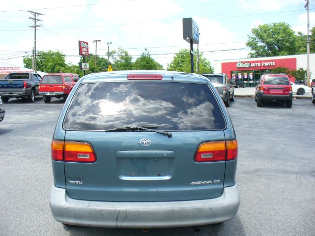 Toyota Sienna 2000 photo 5