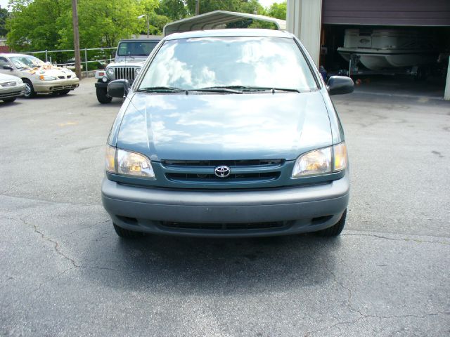 Toyota Sienna 2000 photo 7