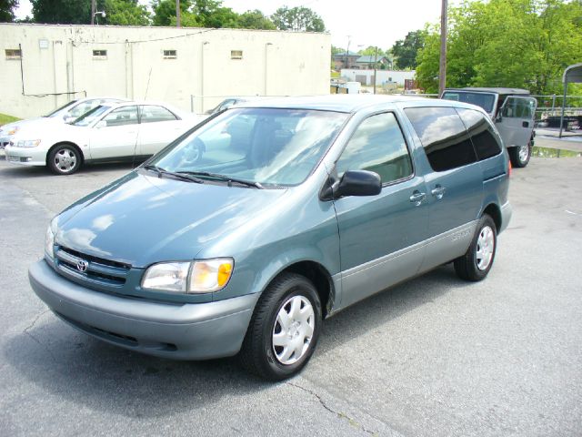 Toyota Sienna 2000 photo 8