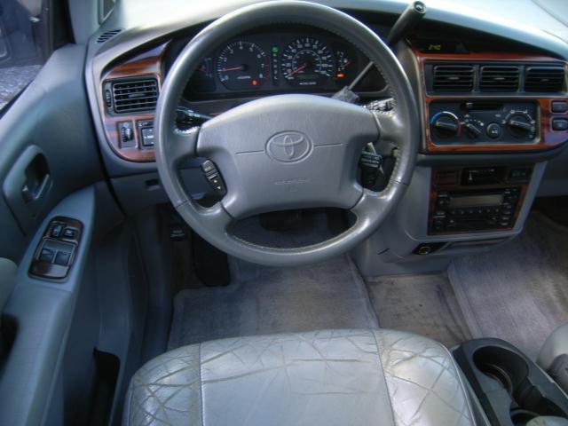 Toyota Sienna 2000 photo 5