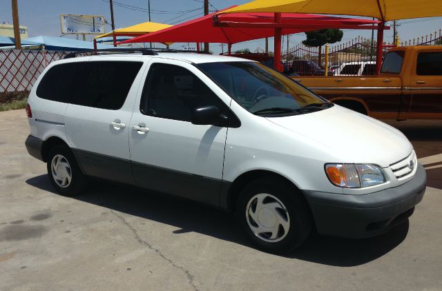 Toyota Sienna 2001 photo 3