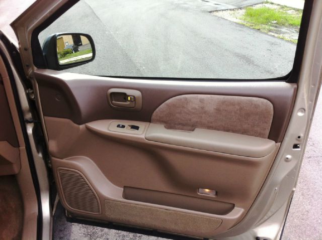 Toyota Sienna 2001 photo 4