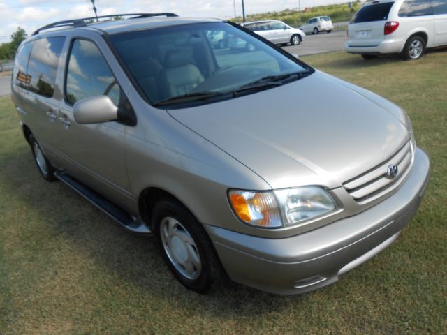 Toyota Sienna 2001 photo 1