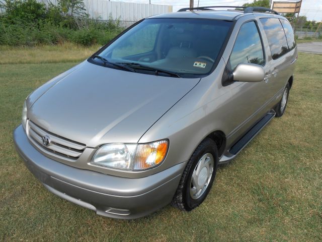 Toyota Sienna 2001 photo 4