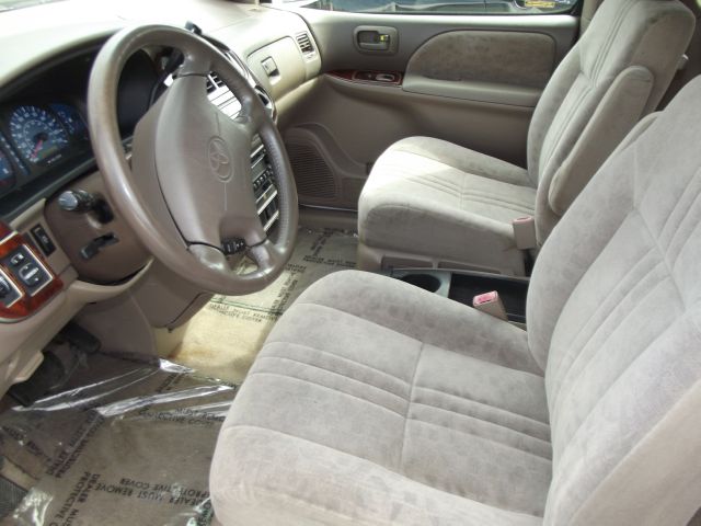 Toyota Sienna 2001 photo 4