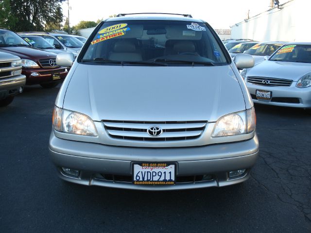 Toyota Sienna 2001 photo 3