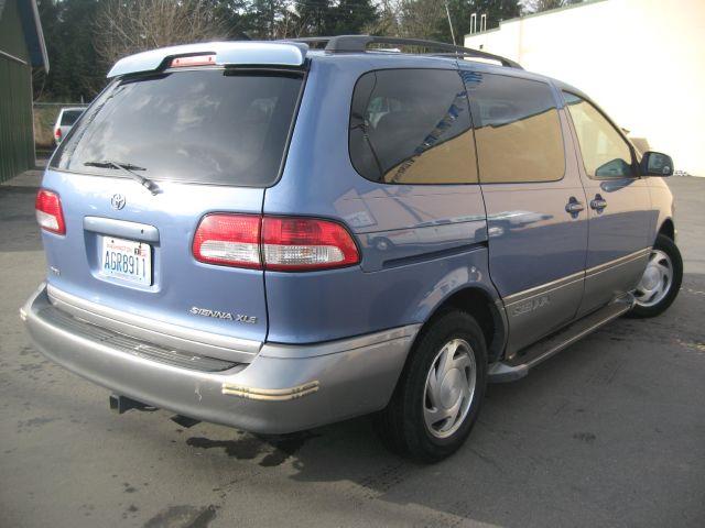 Toyota Sienna 2001 photo 4