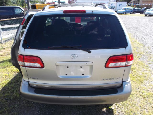 Toyota Sienna 2002 photo 3