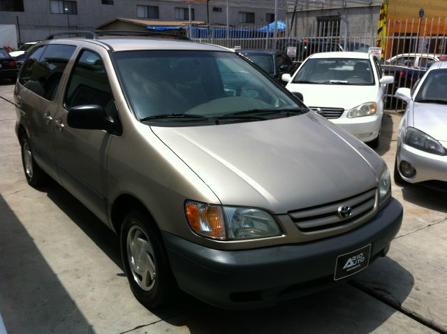 Toyota Sienna 2002 photo 4