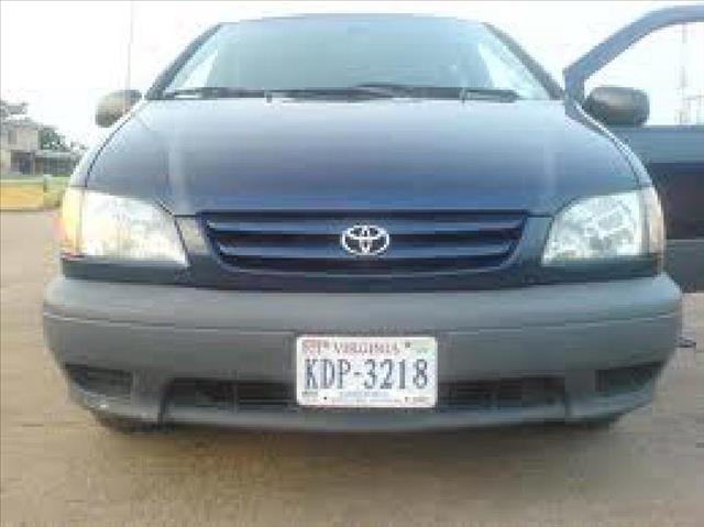 Toyota Sienna 2002 photo 1