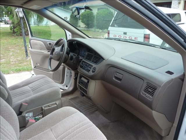 Toyota Sienna 2002 photo 1