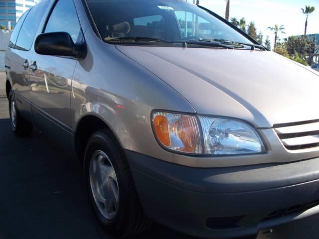 Toyota Sienna 2002 photo 15