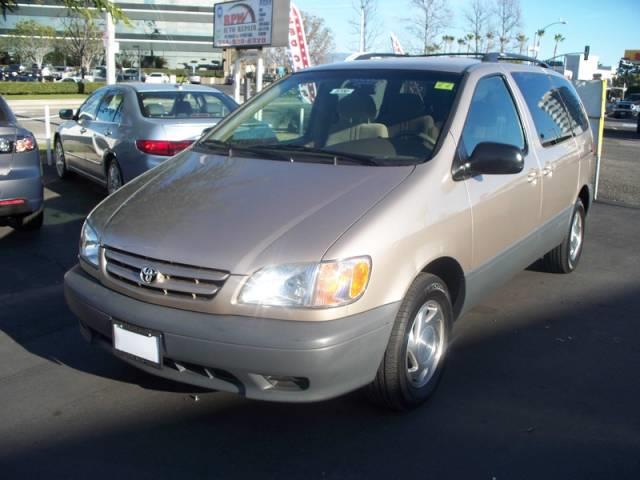 Toyota Sienna 2002 photo 19