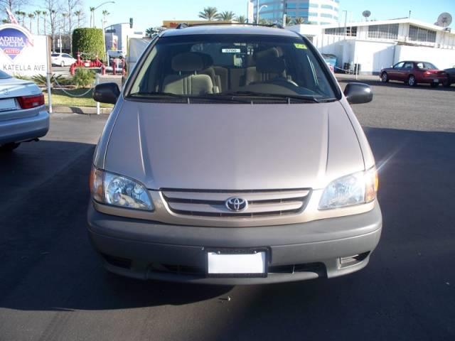 Toyota Sienna 2002 photo 20