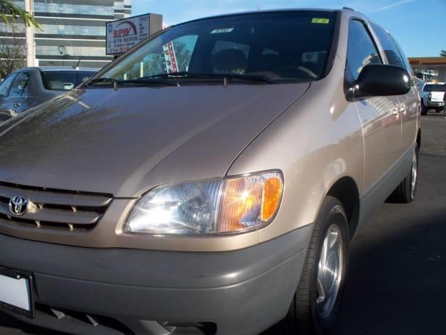 Toyota Sienna 2002 photo 24