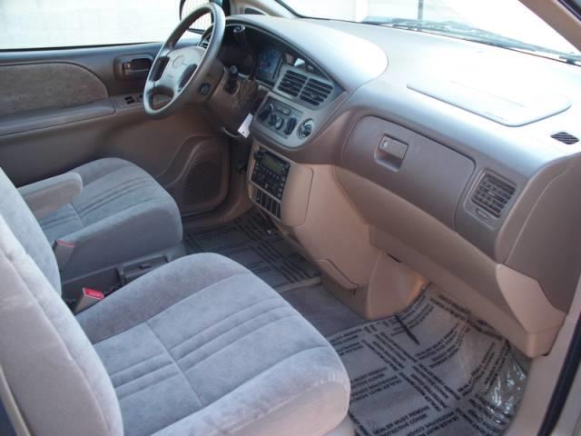 Toyota Sienna 2002 photo 3