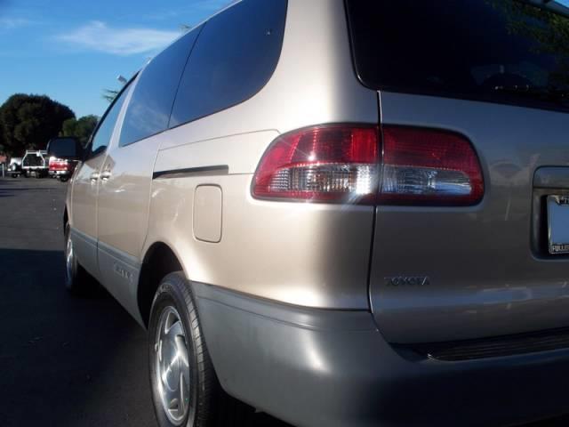 Toyota Sienna 2002 photo 6