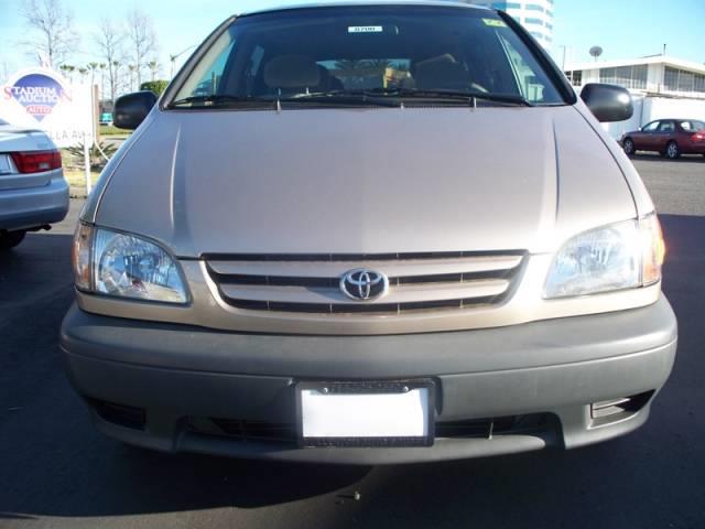 Toyota Sienna 2002 photo 8