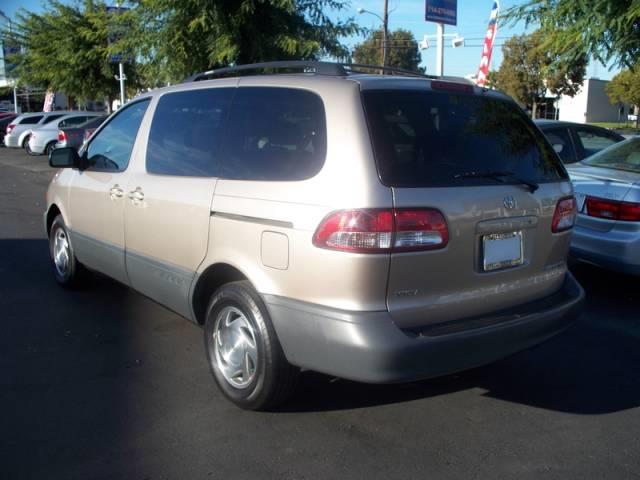 Toyota Sienna 2002 photo 9