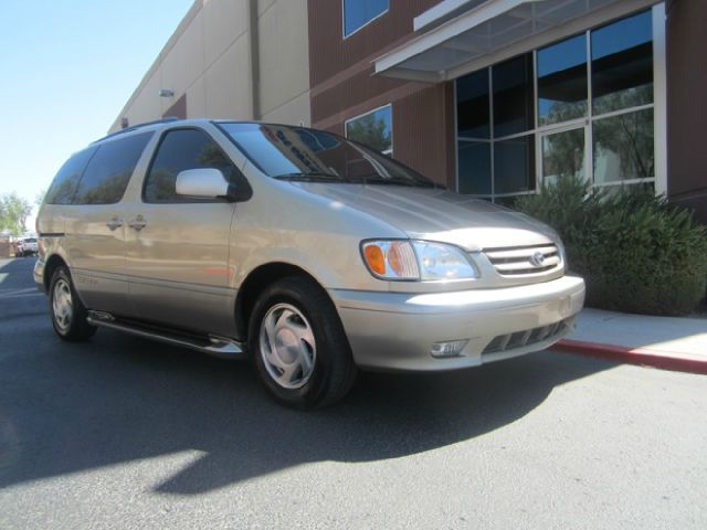 Toyota Sienna 2002 photo 12