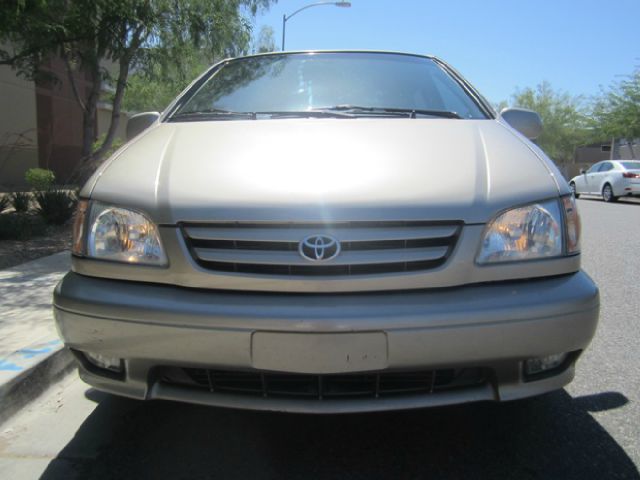 Toyota Sienna 2002 photo 18