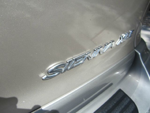 Toyota Sienna 2002 photo 4