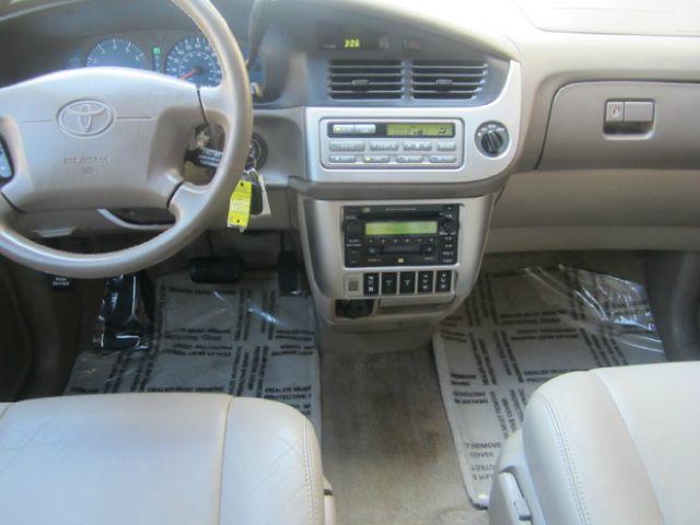 Toyota Sienna 2002 photo 5