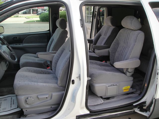 Toyota Sienna 2002 photo 10