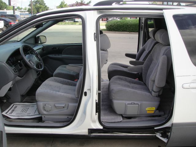 Toyota Sienna 2002 photo 11