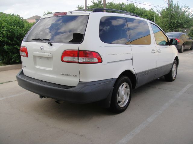 Toyota Sienna 2002 photo 14