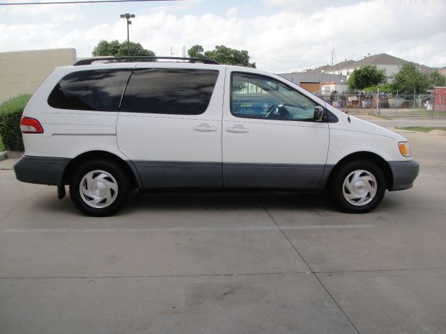 Toyota Sienna 2002 photo 15