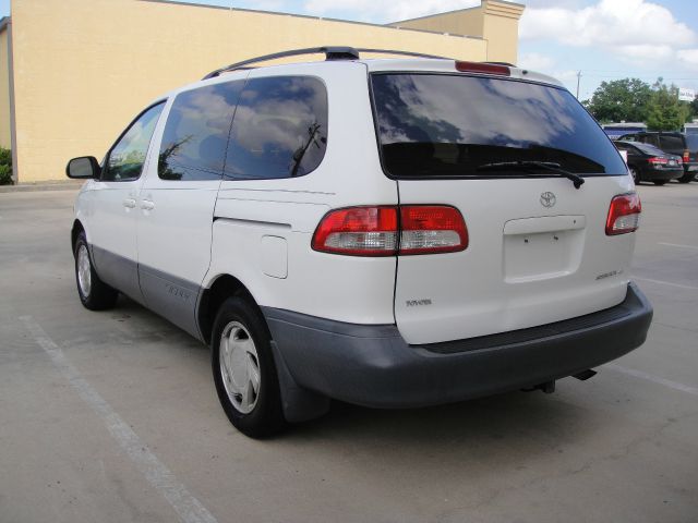 Toyota Sienna 2002 photo 17