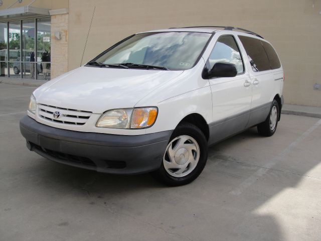 Toyota Sienna 2002 photo 18